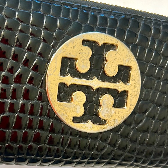Tory Burch Black Croc-Embossed Long Zippy Wallet With Interior Logo Pattern - Picture 14 of 14